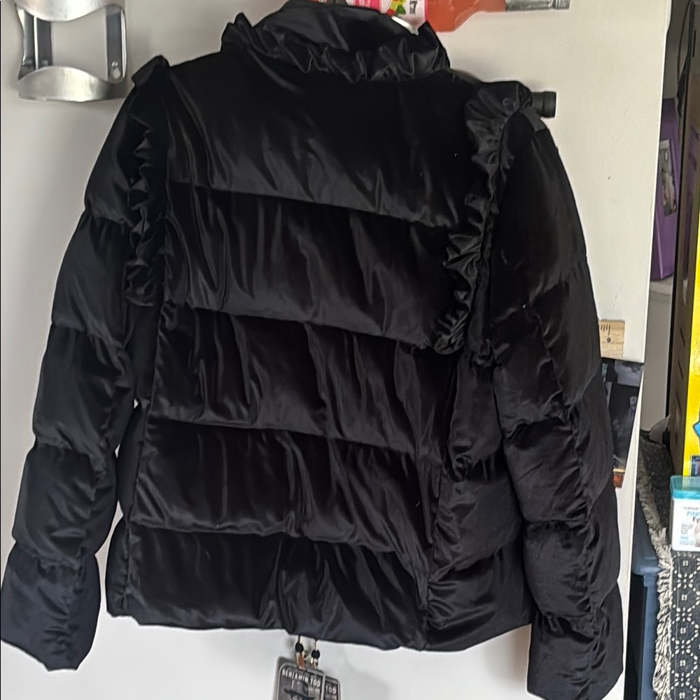 Chic Black Ruffled Jacket - Picture 4 of 4